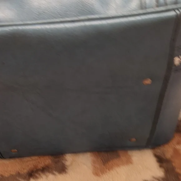 Blue Faux Leather Vintage Train Case - Picture 5 of 11